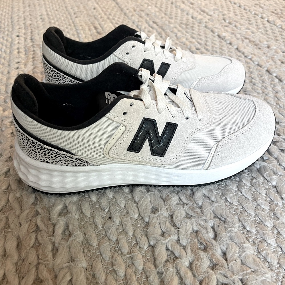 Never worn new balance fresh form sneakers!